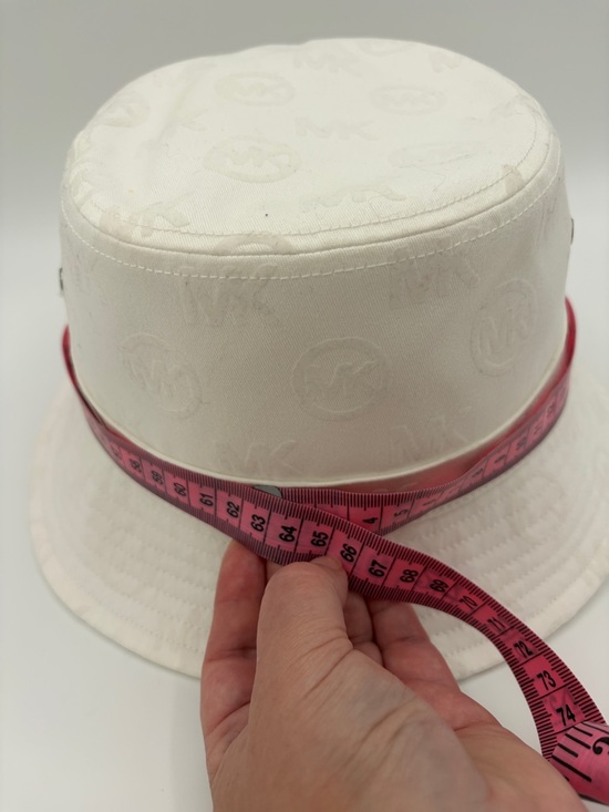 GIFTED??Michael Kors White Bucket Hat NWT Logo Plaque OS Summer Classic??❌❌